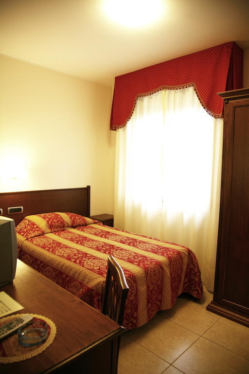 Hotel Tiziana Montepulciano Pokój zdjęcie