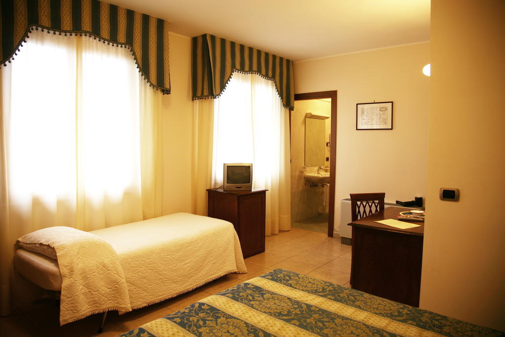 Hotel Tiziana Montepulciano Pokój zdjęcie